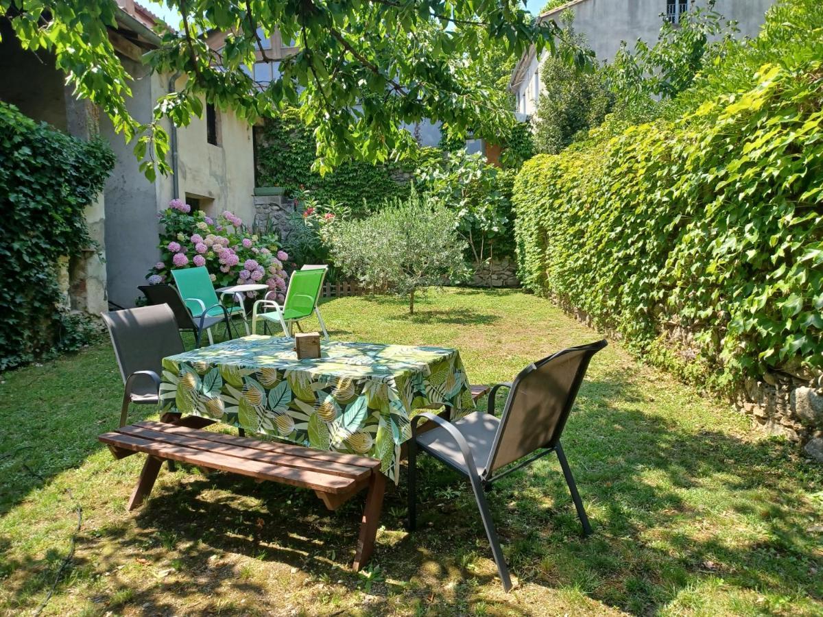 Bed and Breakfast Les Glycines Ле-Виган Экстерьер фото