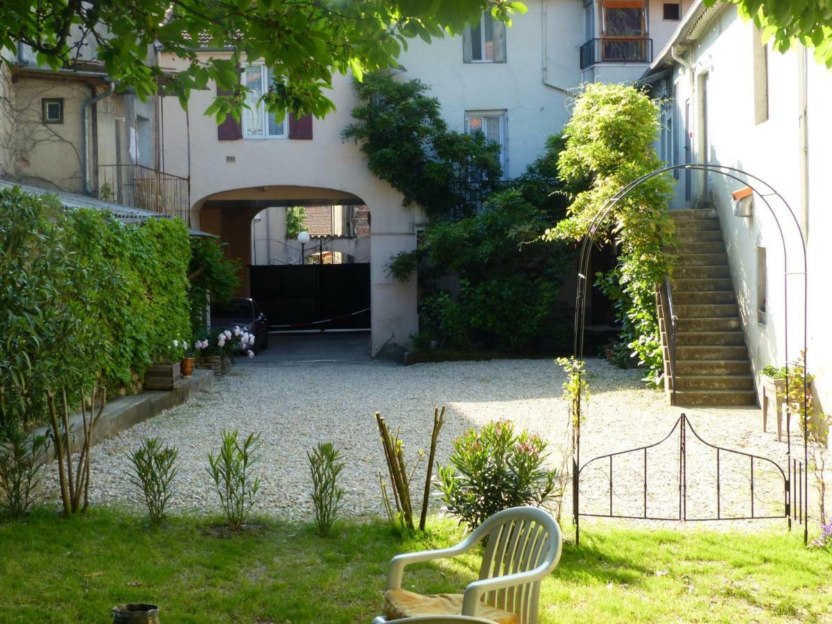 Bed and Breakfast Les Glycines Ле-Виган Экстерьер фото